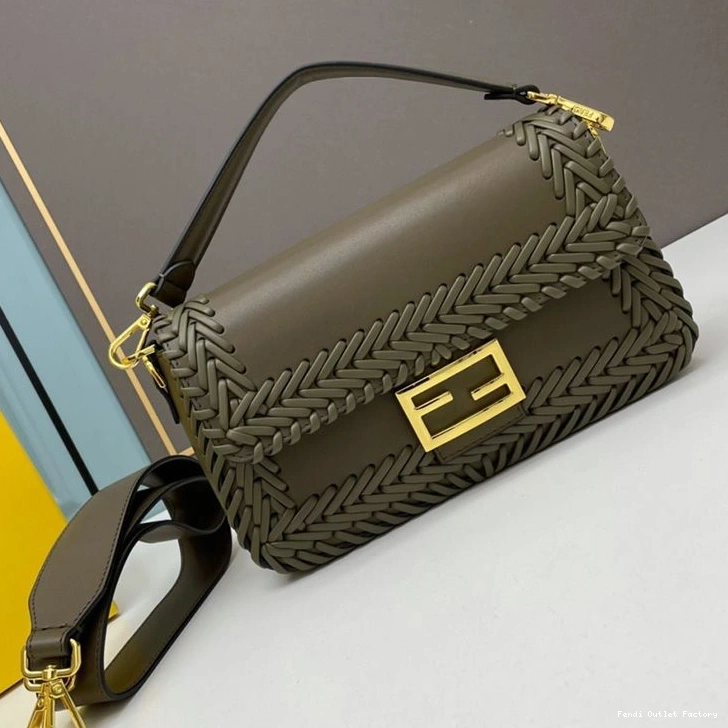 Affordable HOT Medium Baguette Leather Fendi Bag Stitching In Green 0803